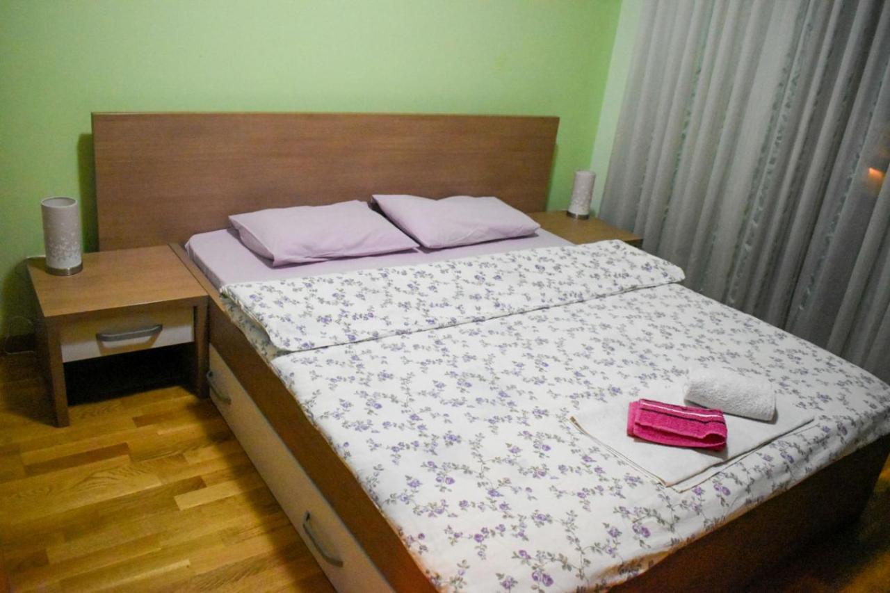 Apartman Sara 2 Podgorica Esterno foto