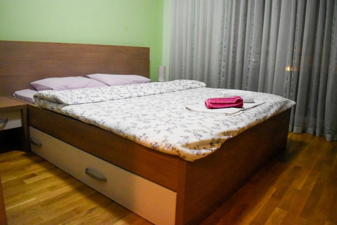 Apartman Sara 2 Podgorica Esterno foto